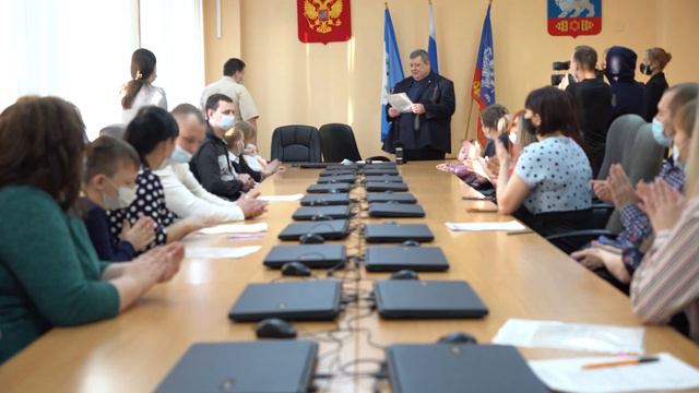 Вручили жилищные сертификаты