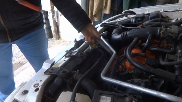 Установка иридиевых свечей зажигания DENSO на Mazda Demio смотреть онлайн