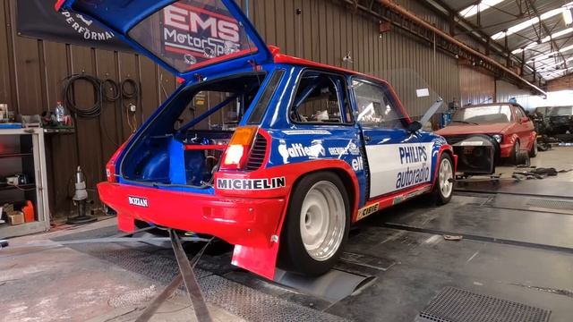 Une MaxxECU et un faisceau d'urgence pour cette Renault R5 Turbo svp !! смотреть онлайн