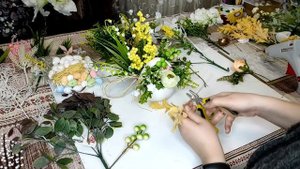 Хендмейд корзинка с цветами. Пасхальная композиция из искусственных цветов