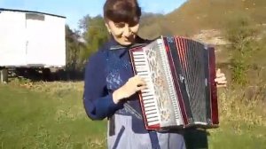 Русская плясовая, исполнила карачаевская гармонистка Асият Кубанова! КЧР, Ущелье карачаевских льво