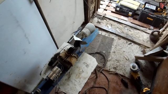 Чем заняться когда нет работы? Светильник из старой лампы в гараже. смотреть онлайн