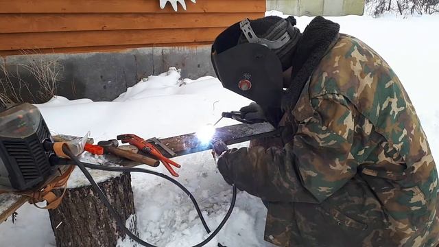 Сварка на "Пеньках", как сварить трубу. Варим водопроводную трубу. Сварка для начинающих. Труба 40. смотреть онлайн