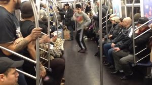 Нью Йорк, метро, брейк под песню из СССР « И Ленин такой молодой»