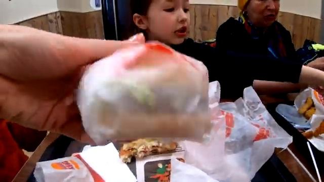 Прогулка с мамой. смотреть онлайн