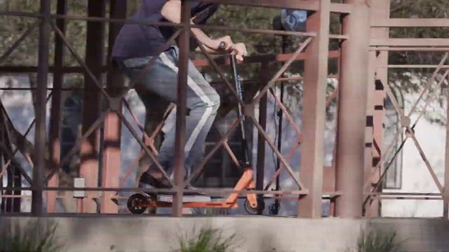 Mongoose RISE 100 Freestyle Scooter смотреть онлайн