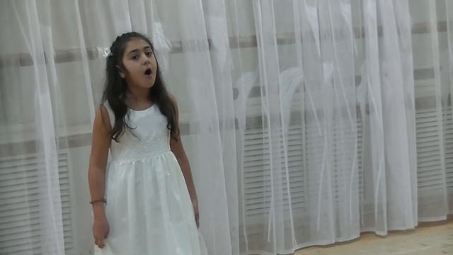 Поёт Алина Дарбинян. 06.10. 2017 смотреть онлайн