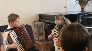 Игра на аккордеоне. Дуэт 1. Мальчик и девочка, учащиеся музыкальной школы.