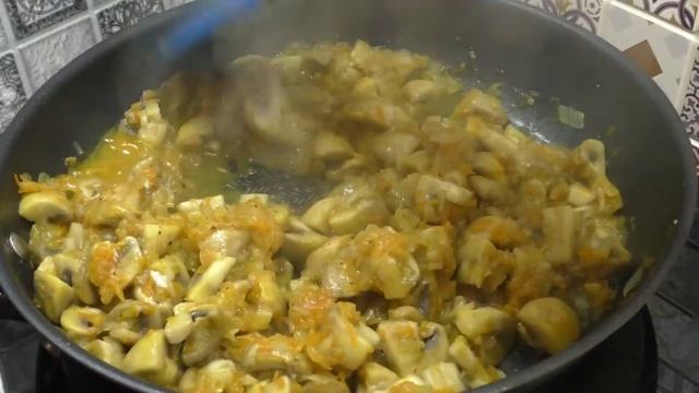 Тушеная капуста с грибами. Самая вкусная начинка для вареников и пирожков.