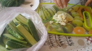 Малосольные огурцы быстрого приготовления. Рецепт малосольных огурцов в пакете с чесноком и зеленью