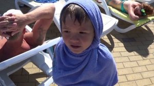 Папа, меня в воде вырвало.