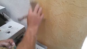 Как покрасить водоэмульсионной краской декоративную штукатурку