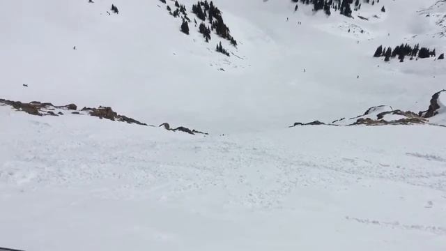 Dropping into Montezuma chute at arapahoe basin смотреть онлайн