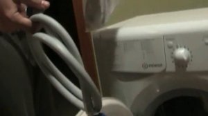 Распаковка товара Стиральная машина узкая INDESIT IWSC 51051
