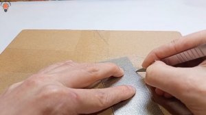 Отрезаем нужный кусок от слюдяной пластины, своими руками.