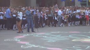 Школа 13  Соледар  1е Сентября 2014 (2) Выход 1х классов