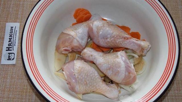 Куриные голени с айвой запеченные в рукаве