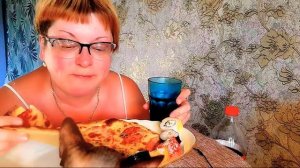 Русский мукбанг/Пицца/Роллы/Кока-кола/Обжор на камеру/Едим вместе/Mukbang not ASMR/