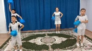 Танец с помпонами