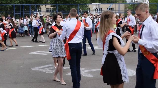 ЛУЧШИЙ ВАЛЬС ВЫПУСКНИКОВ 2017 г ВЕРХНИЙ МАМОН ПОСЛЕДНИЙ ЗВОНОК смотреть онлайн