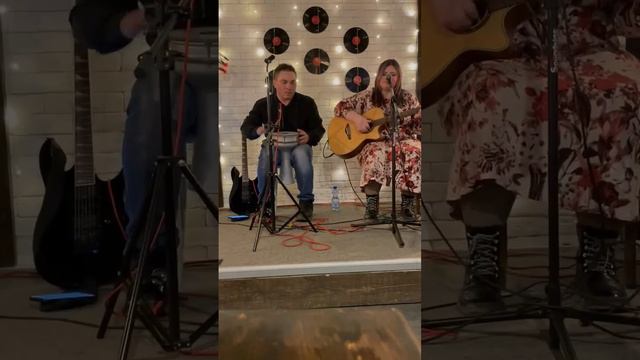 Свет #авторскаяпесня #песниподгитару #дарбука смотреть онлайн