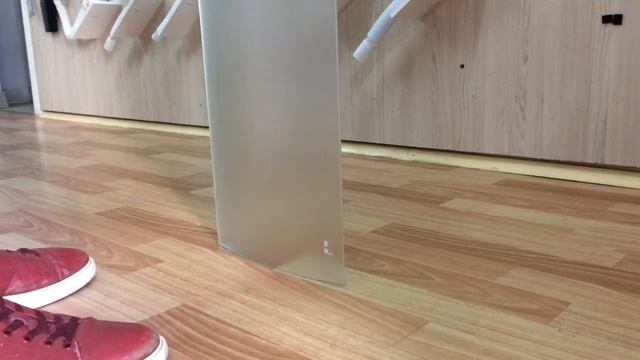 Почему взорвалось стекло в душевой кабине? смотреть онлайн