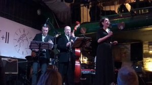 Катя Волкова исполняет песню ОНА