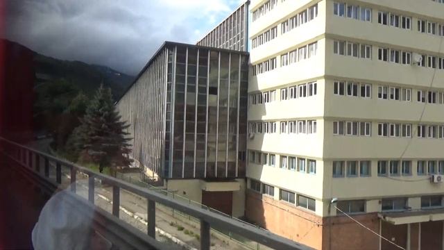 Синая Румыния Альпы, едем на автобусе, гид рассказывает смотреть онлайн