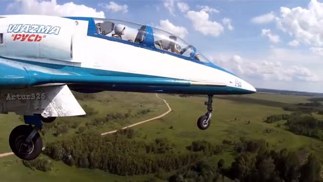 Полет на Л-39.Пилотажная группа "Русь" . Камера 3 смотреть онлайн