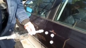 i Ровняем дверь машины Leveling the car door Audi A3 вантусом и самодельным обратным молотком 20190