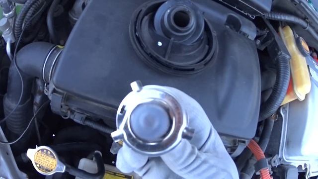 Toyota Prius 20 - замена лампы справа не снимая фары