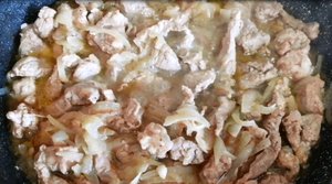 Гуляш из свинины с подливкой без томатной пасты. Тушеное мясо