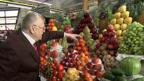 Владимир Жириновский проверил качество продуктов на Дорогомиловском рынке Москвы