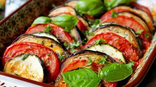 Ленивый рататуй из баклажанов с помидоров и сыром рецепт приготування в описах смотреть онлайн