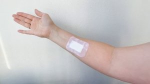 Как безболезненно снять пластырь с помощью Clinar