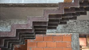 Зеркальная лестница толщиной 100 мм