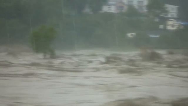 100 SCARY Tsunami And Wave Moments Caught On Camera смотреть онлайн