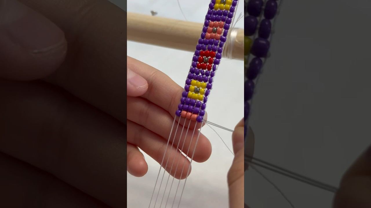 Браслет из бисера. Учусь #дети #поделки #развивашки #красота #бисер #бисероплетение #арт