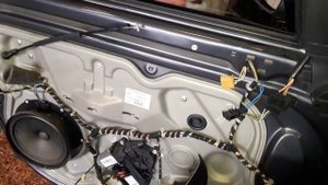 Skoda Octavia скрип стеклоподъемника