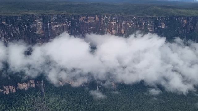 Венесуэла самый высокий водопад в мире Анхель, высота 979 метров. смотреть онлайн