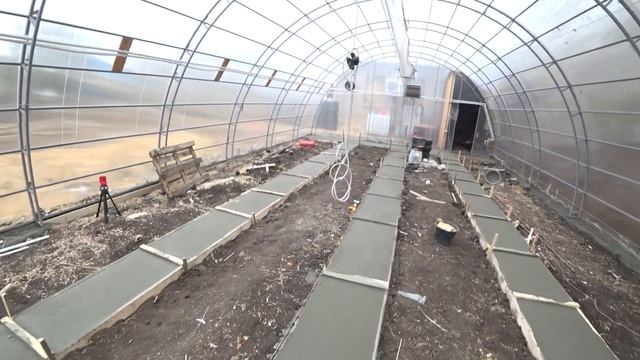 Заливка фундамента и дорожек в теплице смотреть онлайн