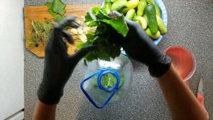 ОГУРЦЫ ИЗ БОЧОНКА! СОЛЕНЫЕ ОГУРЦЫ В БАКЛАЖКЕ!