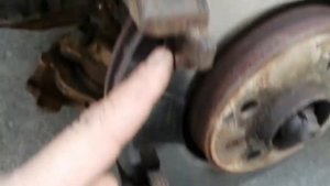 Биение колеса, металлический звук, колодки, Рено Меган два.