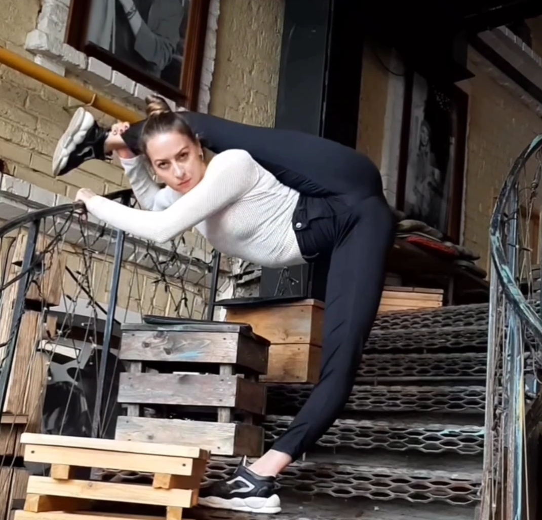 Шпагат Лягушка В Лосинах