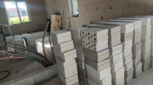 Перегородки из силикатных блоков, кладка на пену. первый ряд на раствор по маякам.