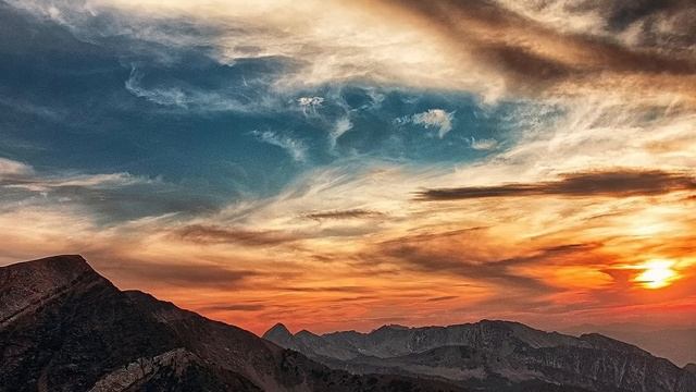 Пользуясь деньгами наивной богачки, молодой муж жил в своё удовольствие, но однажды... смотреть онлайн