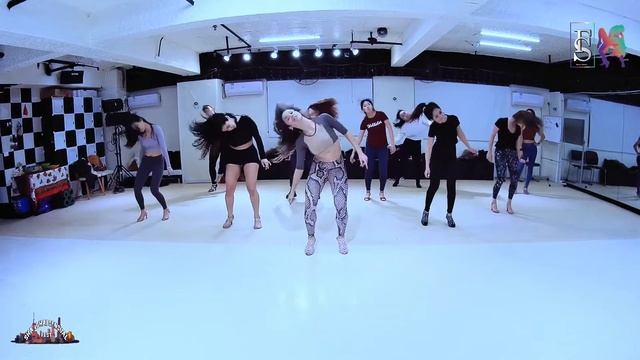 Brazilian Zouk Lady Styling by Sofia , DJ Ashish - Monster Zouk Remix смотреть онлайн