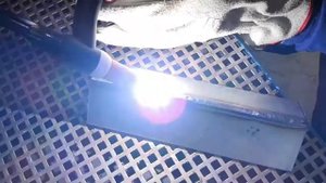 HUGONG ETIG 200DP saldatura inox angolo esterno corrente pulsata