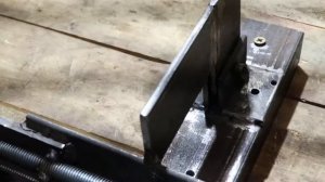 Станок для изготовления кровельной шашки.