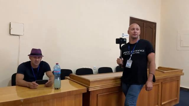 Антон Гура привёз губернатору химию, Которую сбрасывает Velta